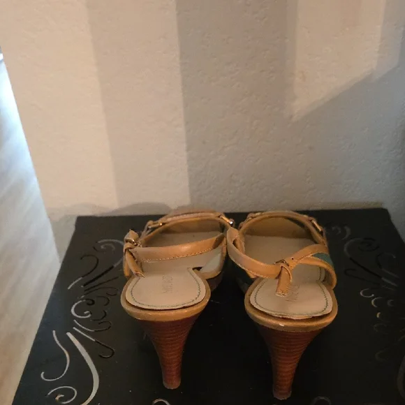 Nine West Tan and Green Slingback Heels - Picture 4 of 5